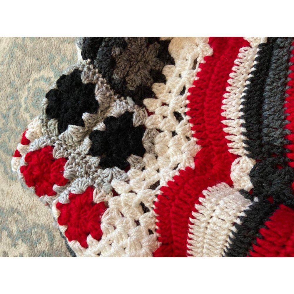 Handmade Crochet Blanket Red Black White Round Grannycore Cozy Roseanne 70x60 - Picture 6 of 7